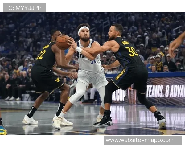 克莱上半场表现出色三分命中率高助球队稳住局势